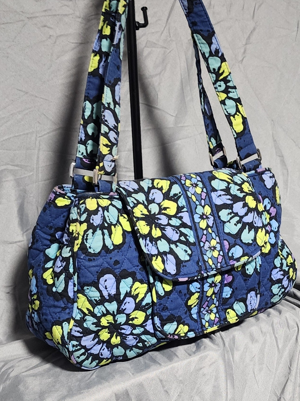 Vera Bradley Indigo Pop Quilted Cotton Floral Pattern Shoulderbag Purse